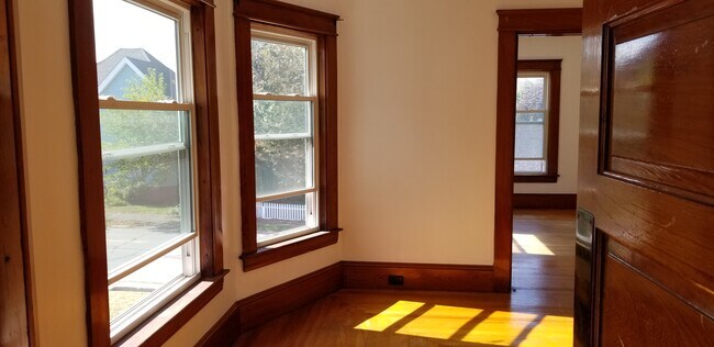 Dining room - 837 Union St