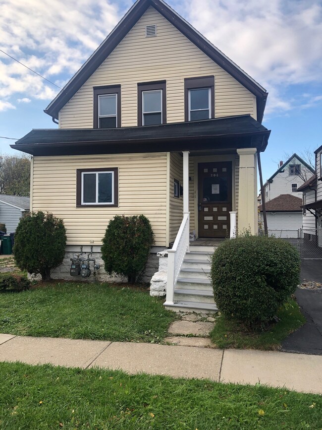 204 Geary St, Buffalo, NY 14210 Townhouse for Rent in Buffalo, NY
