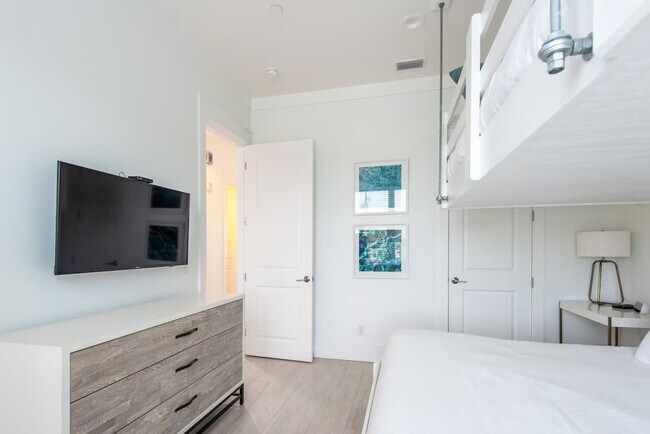 Foto del edificio - 22343 Front Beach Rd