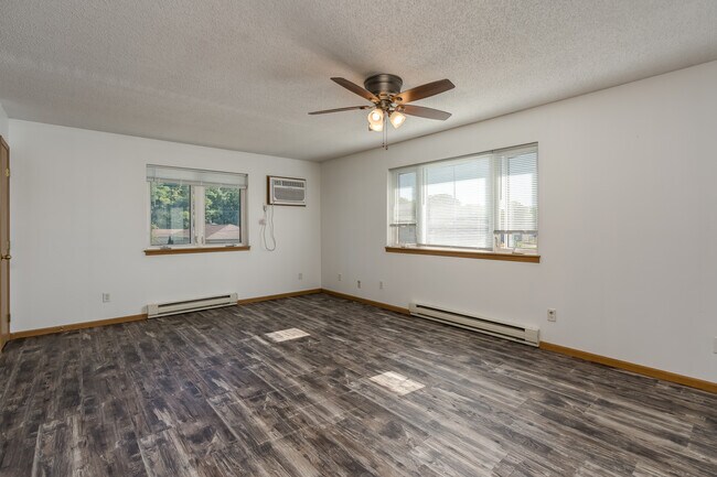 Building Photo - 113 Balcerzak Dr