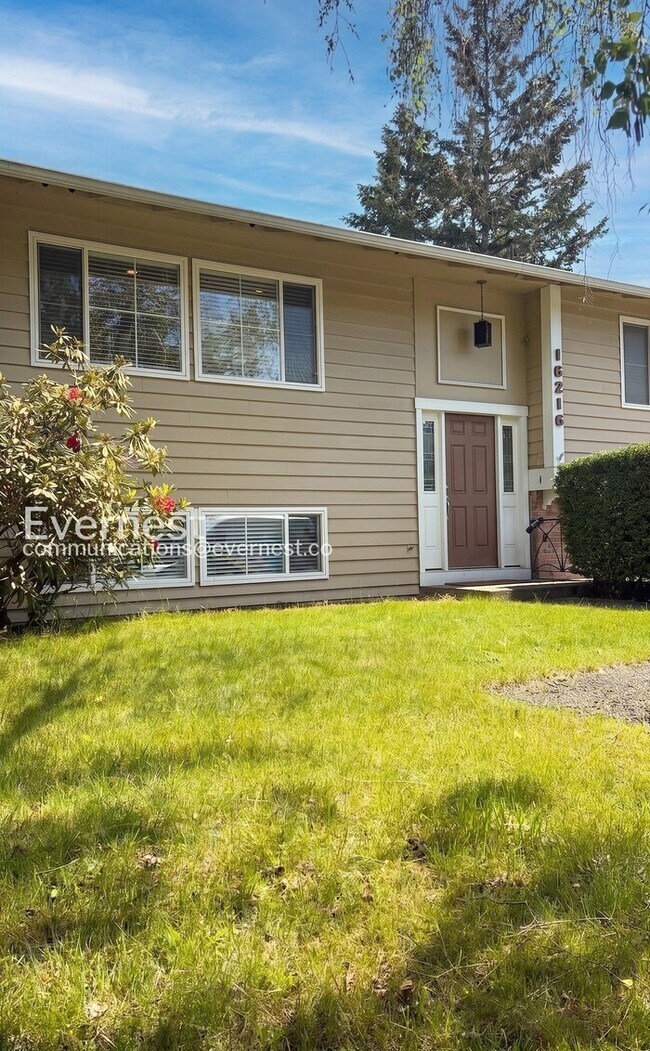 Foto del edificio - 3-Bed/2.5-Bath Home with Fenced Yard & Attached Garage/Available Now!