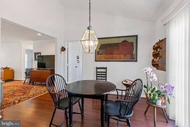 Foto del edificio - 12 Burr Oak Dr
