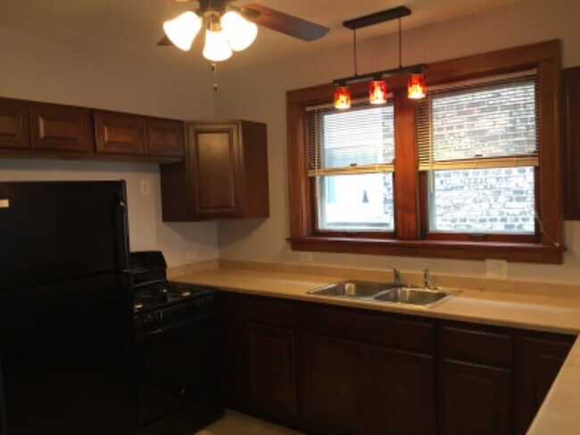 Foto del edificio - 4229 S Sacramento Ave