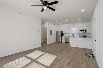 Building Photo - 303 Parkview Dr
