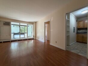Building Photo - 28 Juniper St