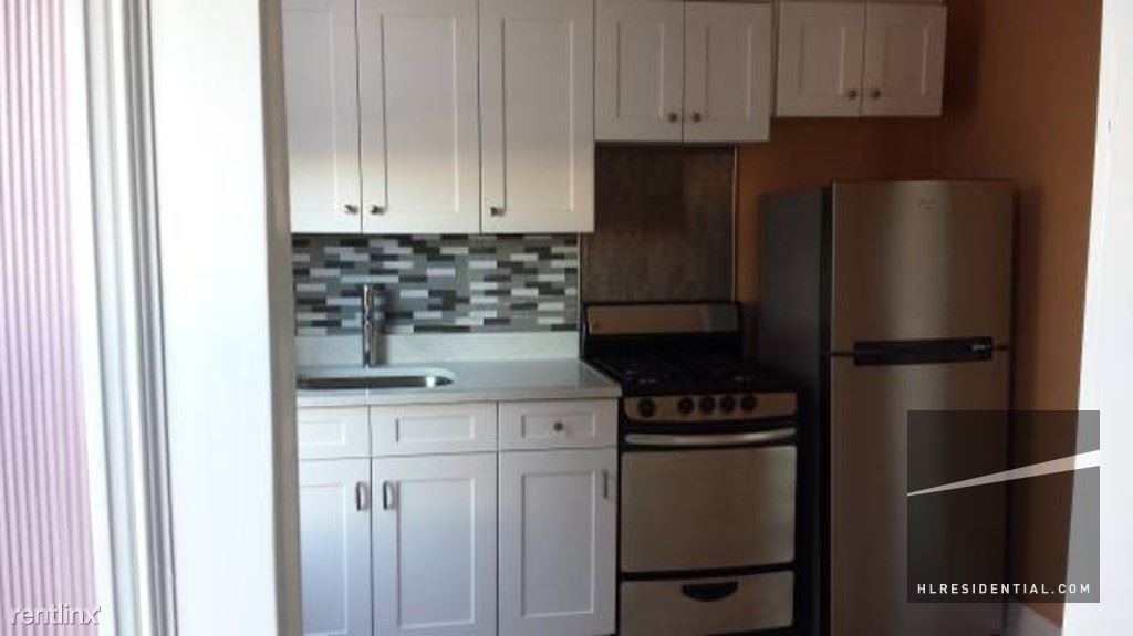 Building Photo - 222 Calyer St
