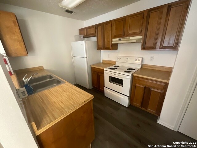 Foto del edificio - 7006 Silver Canyon