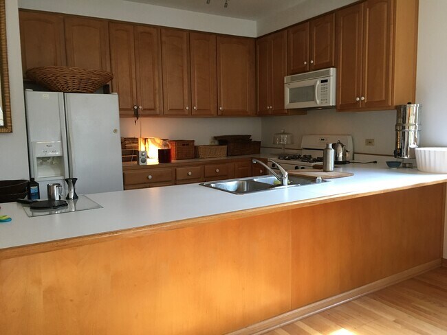 Foto del edificio - 839 W Ainslie St