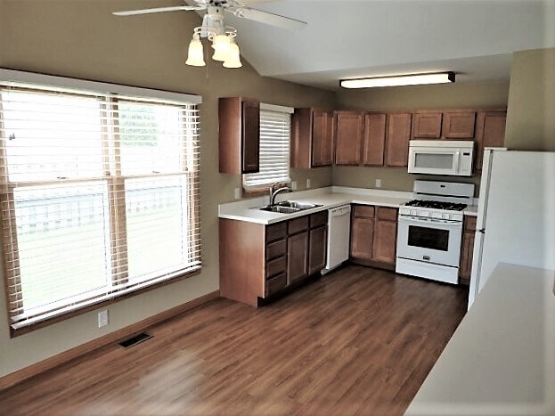 Foto del edificio - 2613 E Farmington Court