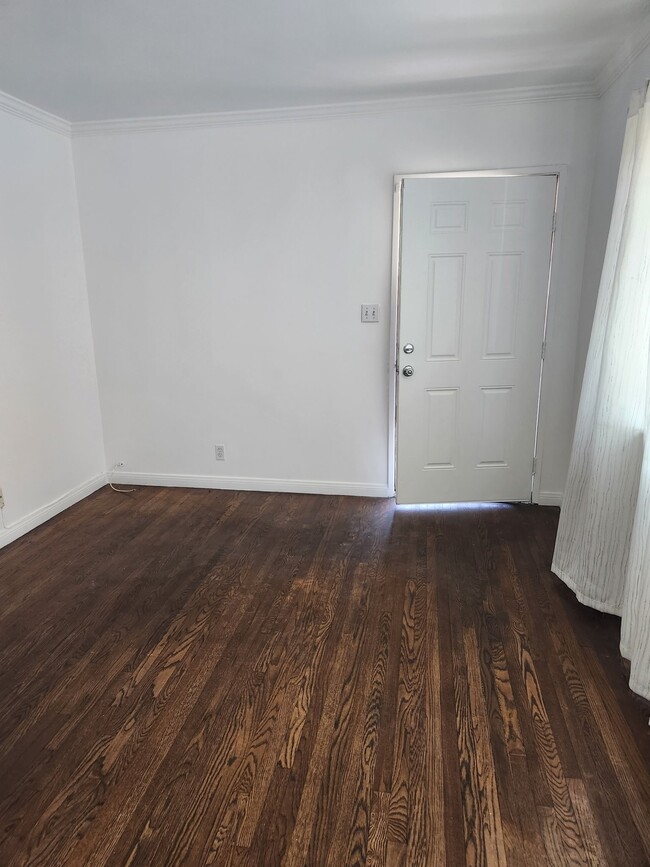 Photo - 767 W 90th St Apartment
