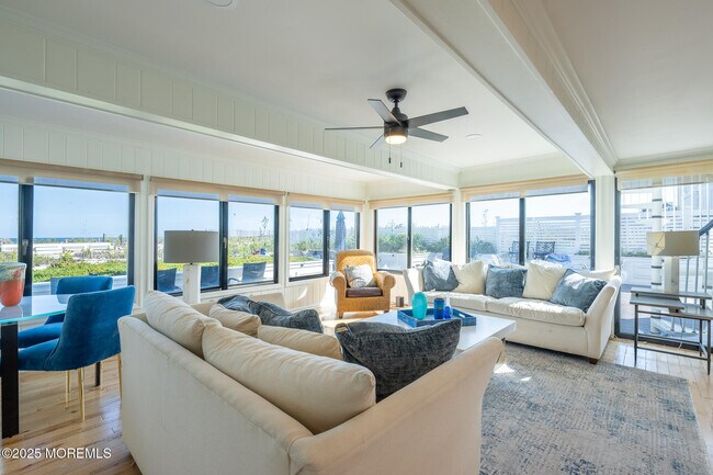 Foto del edificio - 14 Falls Rd