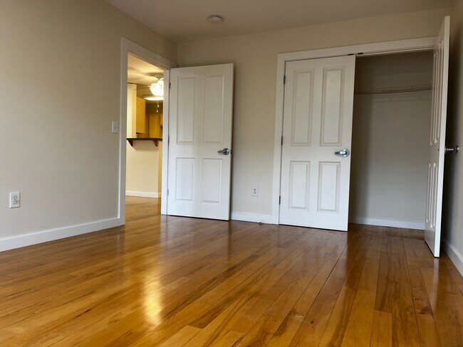 Foto del edificio - 30 S Village Green