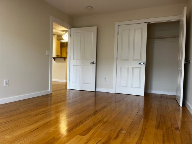 Building Photo - 30 S Village Green