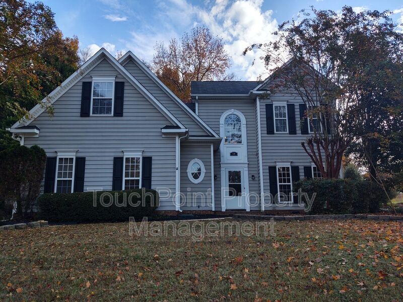 Primary Photo - 50 Pond View Ln