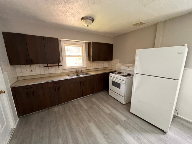 Building Photo - 8713 Jeffries Ave