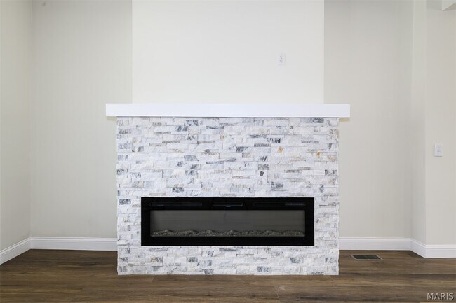 Foto del edificio - 5750 Waterman Blvd