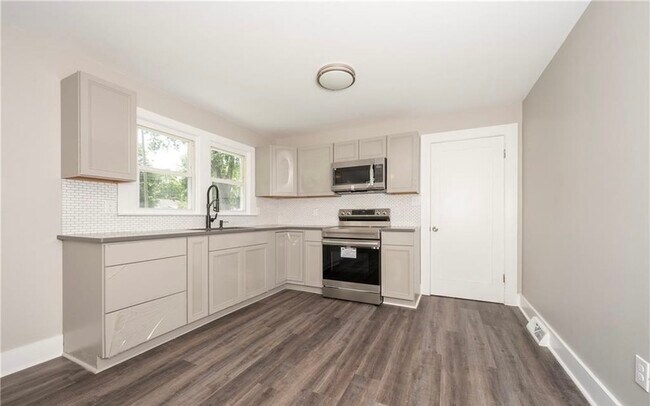 Foto del edificio - 3140 S Stratford Rd