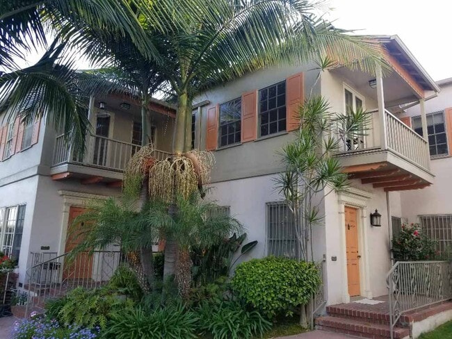 Building Photo - 1053 Masselin Ave