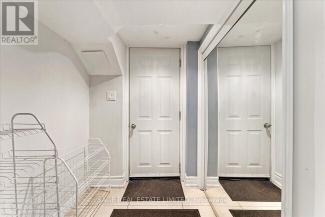 Building Photo - 207 Cedarvale Ave