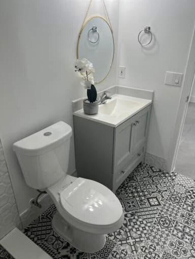 Building Photo - 4791 Elmhurst Rd