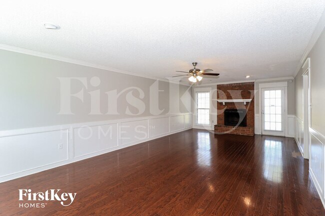 Foto del edificio - 8688 Chimneyrock Blvd.