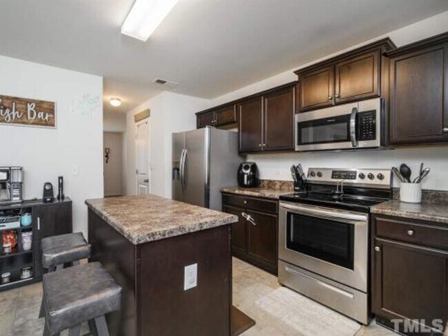 Foto del edificio - Spacious 3BR/2.5BA 2-Story Home with Open Floor Plan, Cul-de-Sac Charm, and Luxurious Features – ...