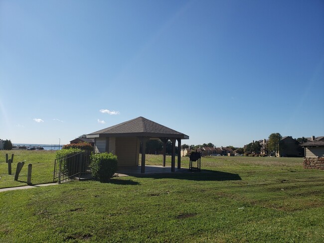 Building Photo - Near Lake Ray Hubbard