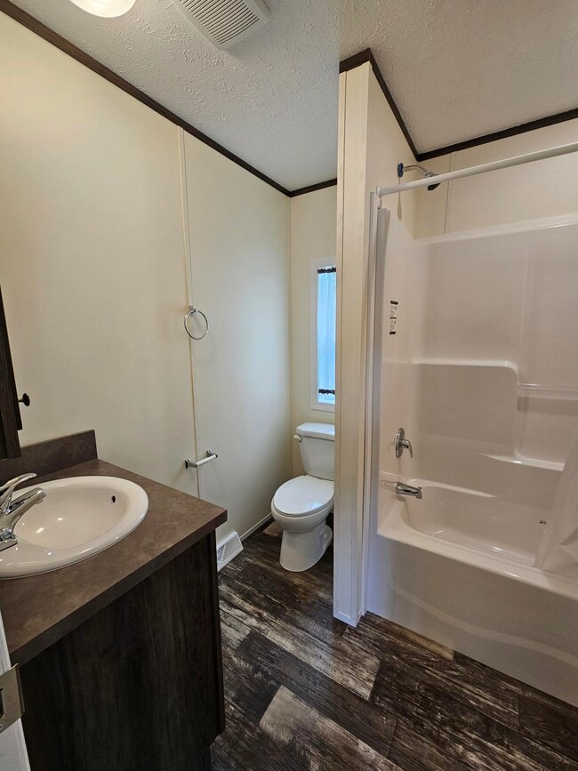 Building Photo - 441 Tulip Dr