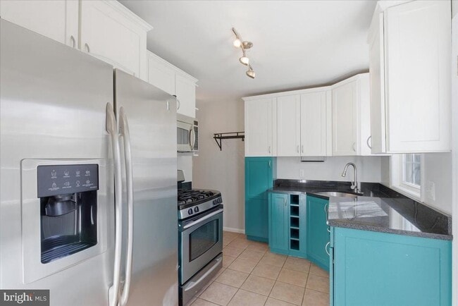 Building Photo - 403 S Veitch St