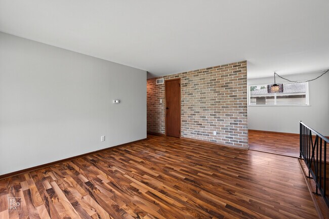 Foto del edificio - 114 S Willow Ln