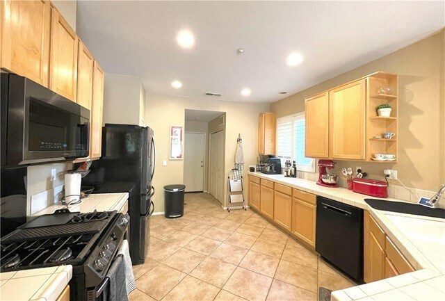 Foto del edificio - 7331 Shelby Pl