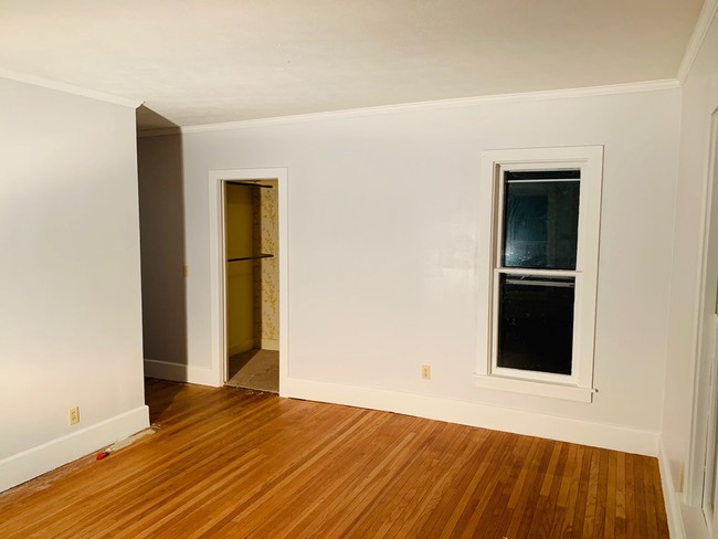 Building Photo - 149 1st St