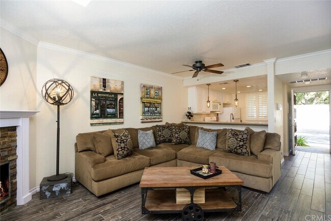Livingroom - 626 Sycamore Ave