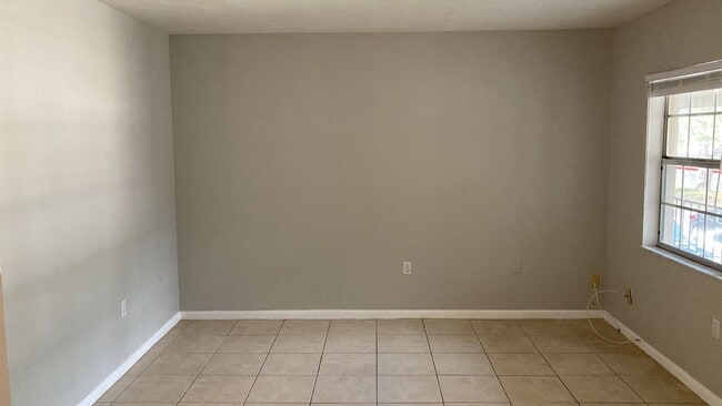 Building Photo - One Bedroom Rental in South Tampa!