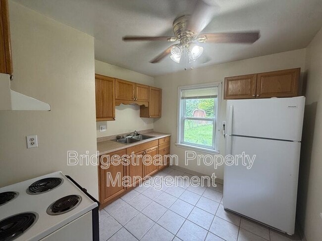 Building Photo - 809 Winston Dr