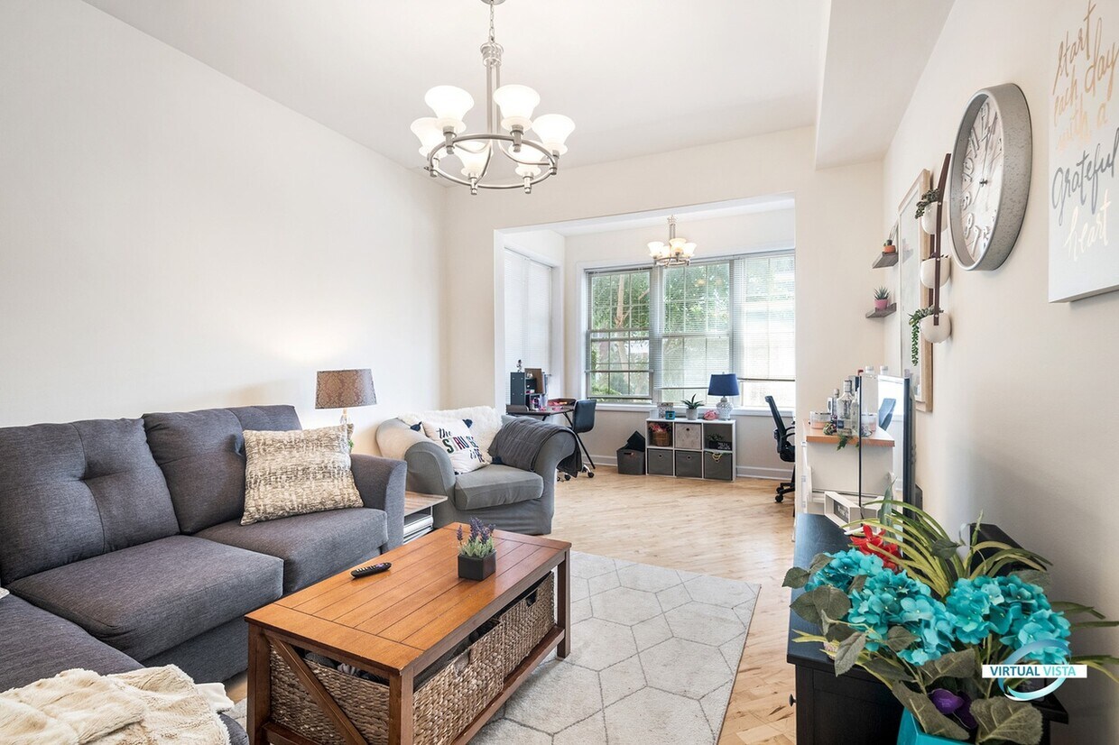 Foto principal - 2222 W Augusta Blvd