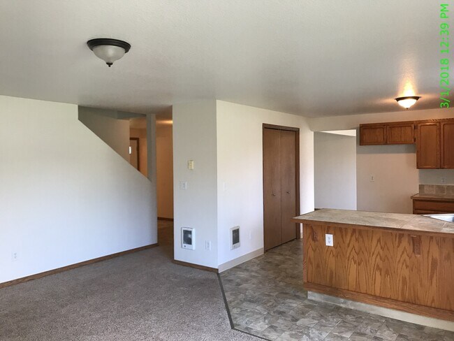 Foto del edificio - Spacious Home and backyard- New luxury pla...