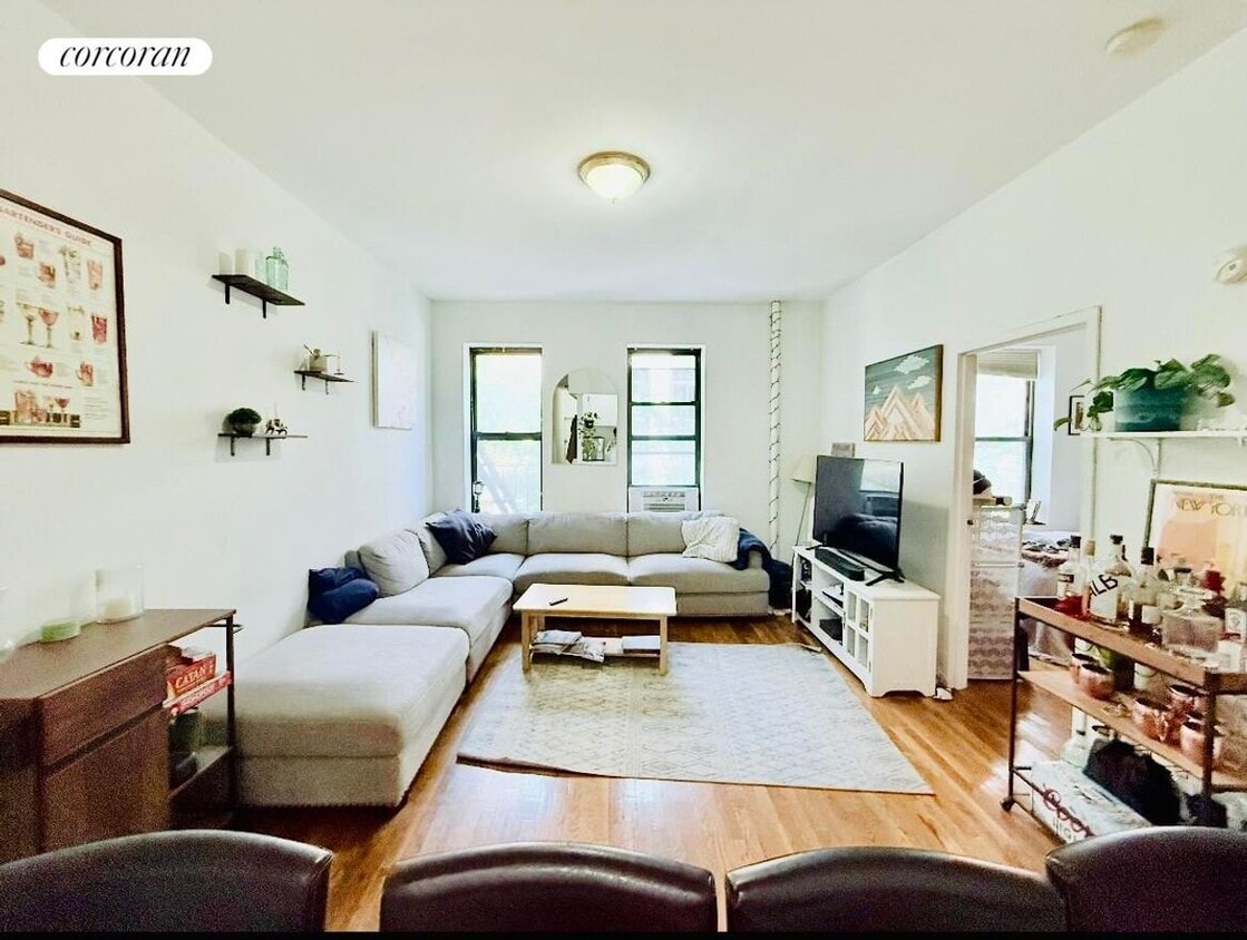 Foto principal - 242 E 50th St