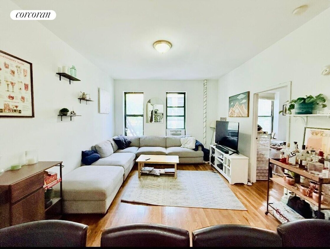 Primary Photo - 242 E 50th St
