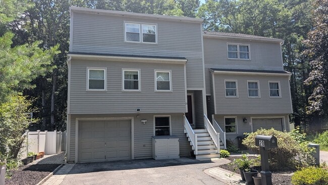 Building Photo - 20 Winterberry Way