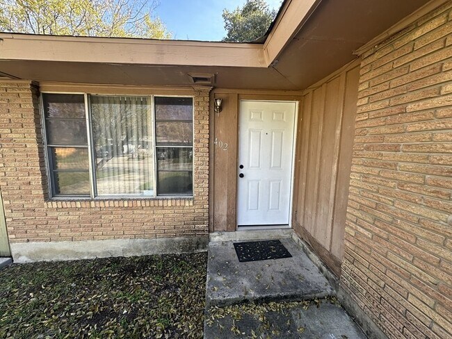 Building Photo - 402 Aurelia