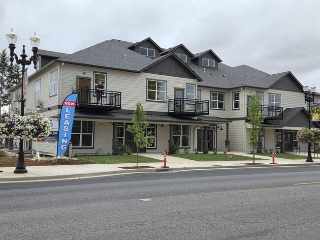 Hill's Town Community - 478 S Main St