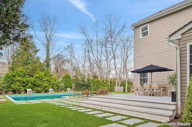 Building Photo - 4056 Noyack Rd