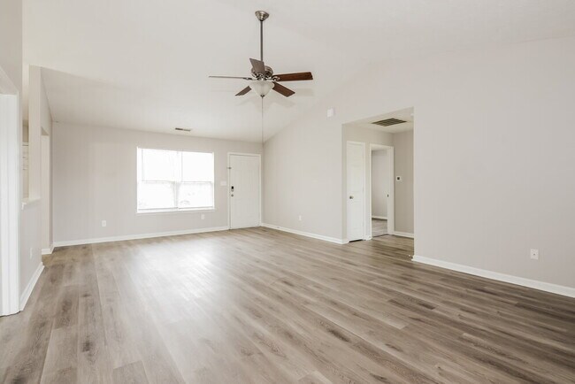 Foto del edificio - 5314 Claybrooke Dr