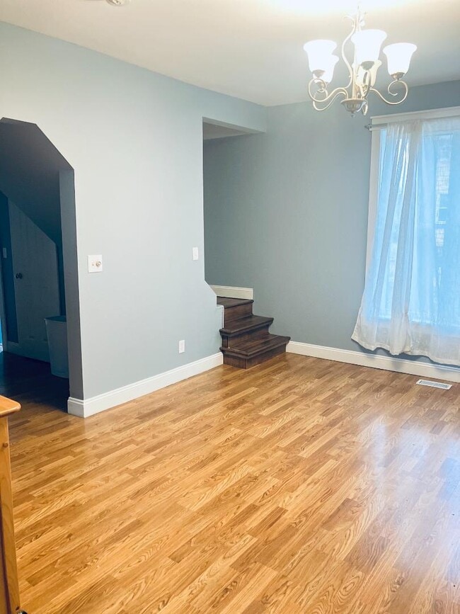 Building Photo - 327 Elm Ave