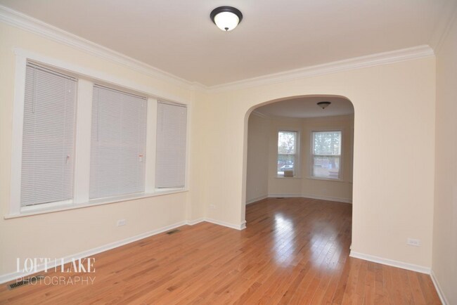 Foto del edificio - 2133 N Springfield Ave