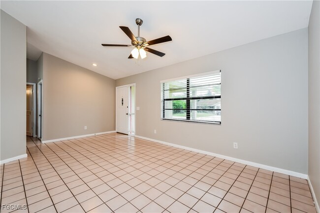 Foto del edificio - 9076 Pineapple Rd