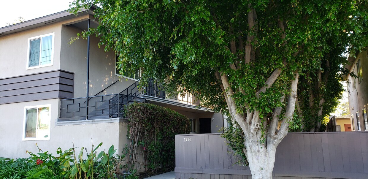 Small Complex nicely landscaped - 1330 W Valencia Dr