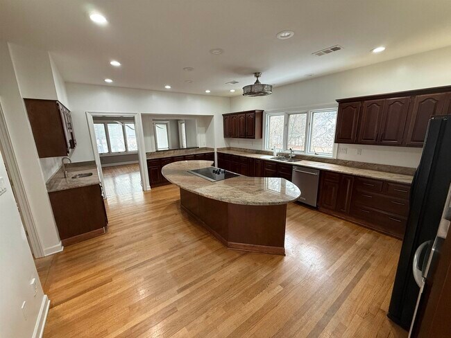 Foto del edificio - 765 Sweetbrier Rd