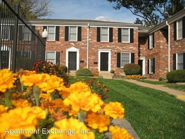 Primary Photo - 1090-1108 N Hanley Rd